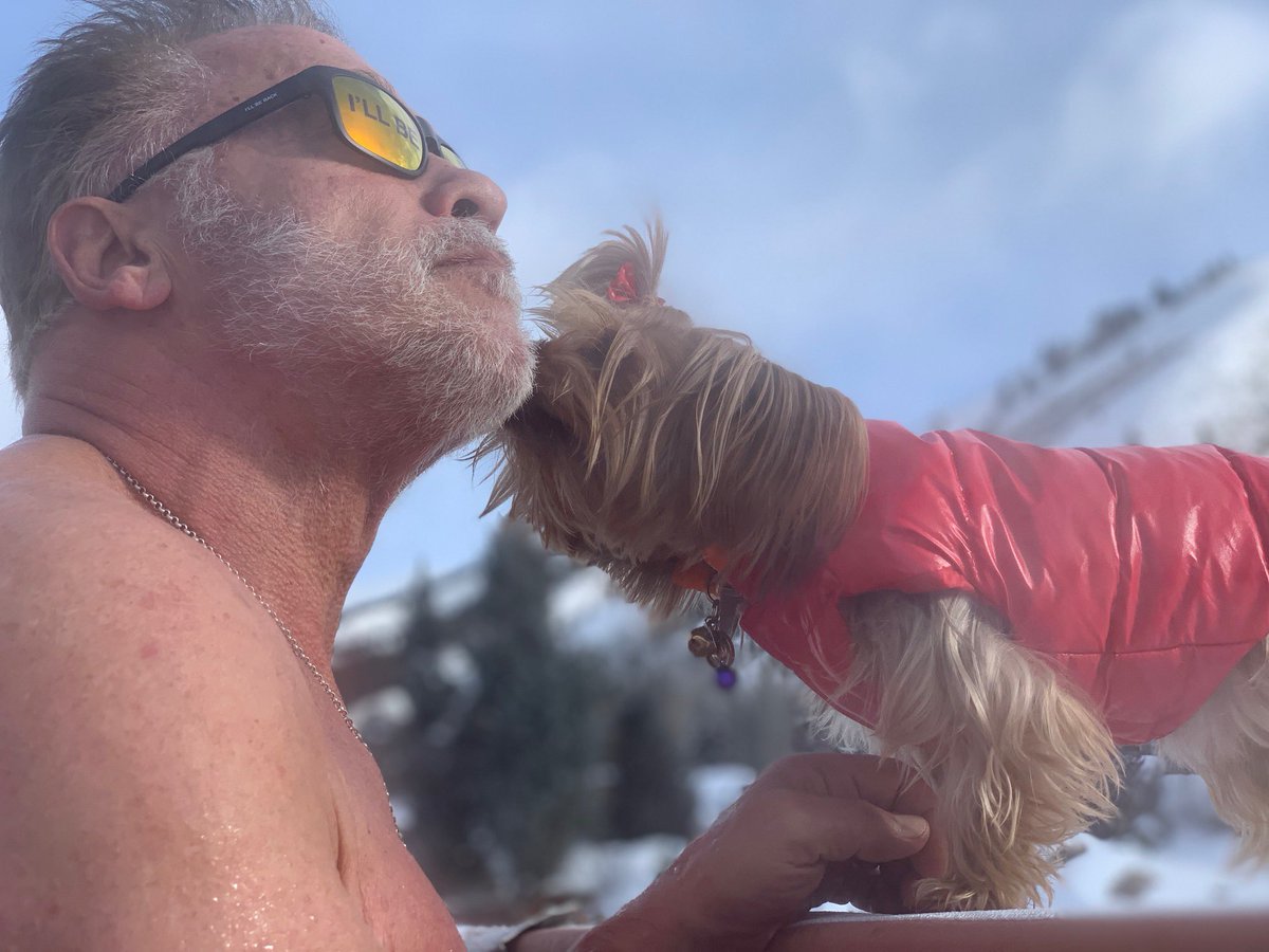 My prescription for recovery after a long day of skiing: jacuzzi + dog kisses. https://t.co/8VC2mY2uEC