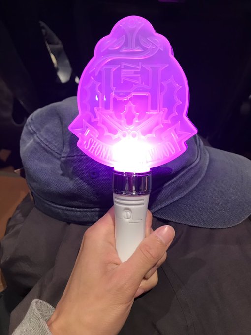 「少年ハリウッド」というアニメのライブ上映会というものに同行中。今回はペンライト振らされもします 「少年ハリウッド」というアニメのライブ上映会というものに同行中。今回はペンライト振らされもします