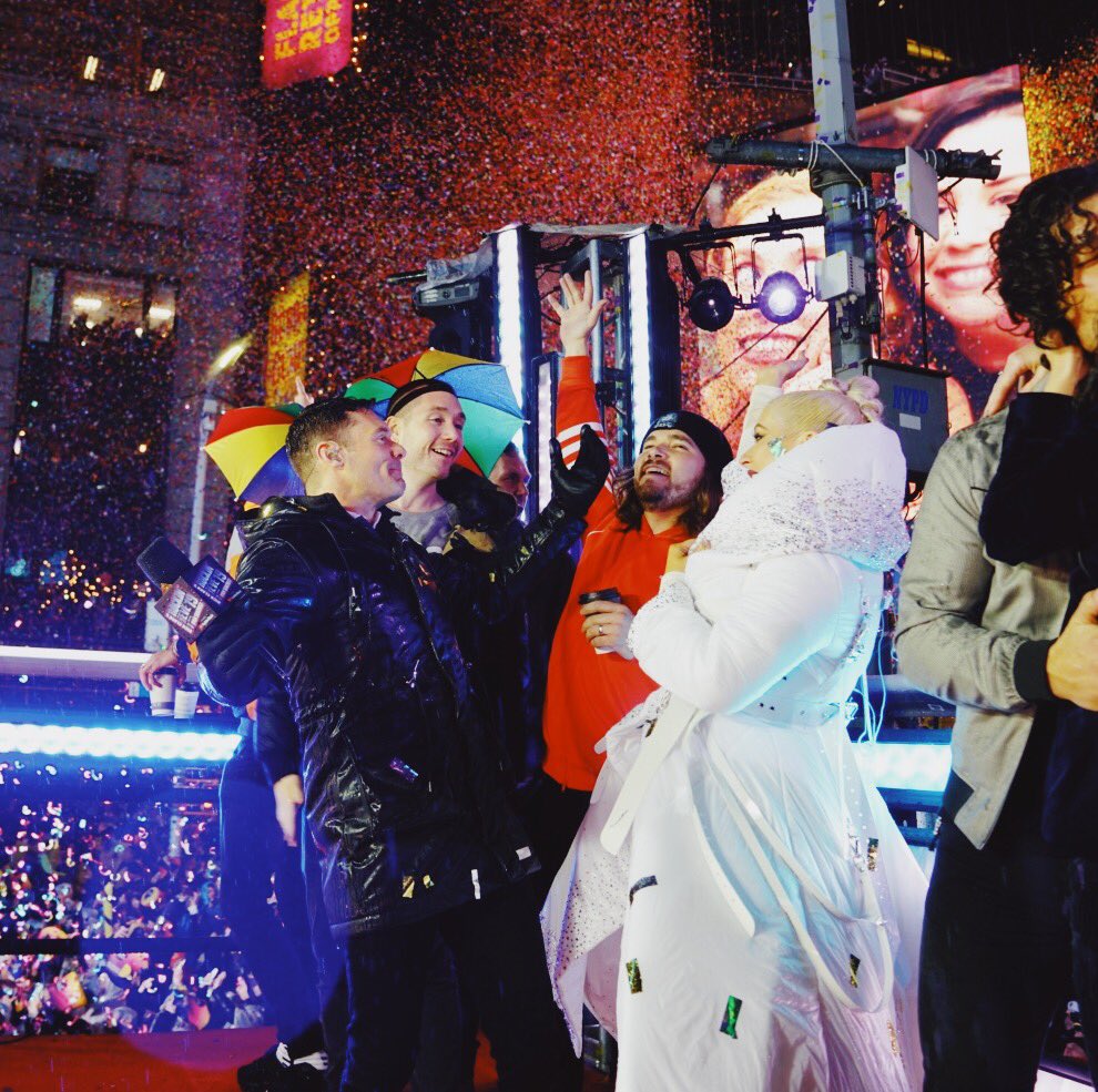 RT @RyanSeacrest: Rained in 2019. Happy New Year from all of us in Times Square! #RockinEve https://t.co/XiVrAlnxls