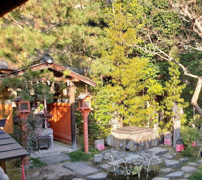 いやああ六道珍皇寺の庭をまた訪れることができるなんてとても嬉しかった……有頂天家族…… いやああ六道珍皇寺の庭をまた訪れることができるなんてとても嬉しかった……有頂天家族……