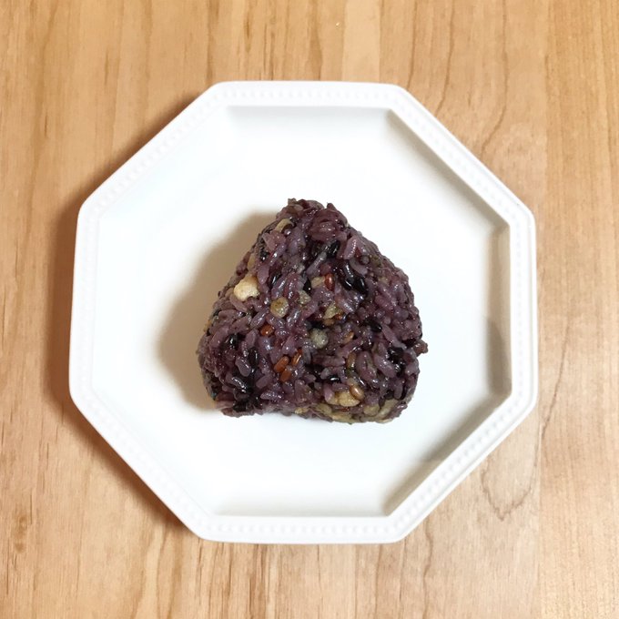 🍙悪魔のおにぎり🍙黒米でやったら、より悪魔感👿#悪魔のおにぎり #悪魔 #天かす #おにぎり #青のり #天つゆ #on 🍙悪魔のおにぎり🍙黒米でやったら、より悪魔感👿#悪魔のおにぎり #悪魔 #天かす #おにぎり #青のり #天つゆ #on