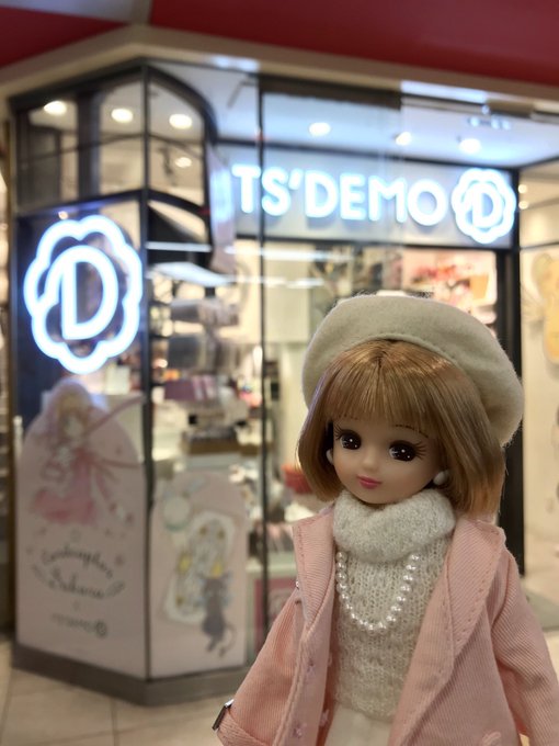 今日から、全国のイッツデモで『カードキャプターさくら』のコラボグッズが発売♡ リカもさっそく行ってみたよ♪ 限定デザイン 今日から、全国のイッツデモで『カードキャプターさくら』のコラボグッズが発売♡ リカもさっそく行ってみたよ♪ 限定デザイン