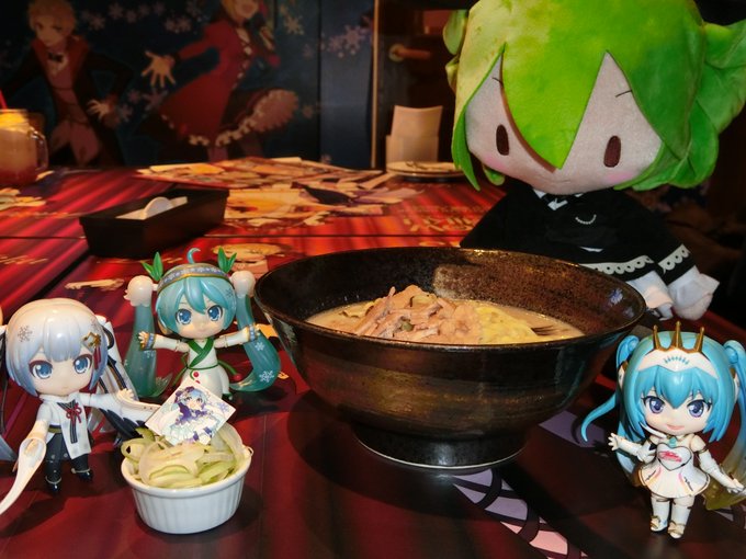 雪2015「メインディッシュの白湯ラーメンです~」雪2018「ネギは別出し~♪」レーミク「美味しいですの!」 雪2015「メインディッシュの白湯ラーメンです~」雪2018「ネギは別出し~♪」レーミク「美味しいですの!」
