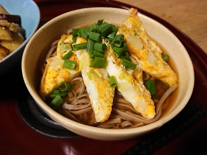 【やっぱり蕎麦が好き】わけぎ卵焼き蕎麦! 年末にかった蕎麦が終わった。あぁうどんの国で生まれ育ったけど、私はやっぱり蕎 【やっぱり蕎麦が好き】わけぎ卵焼き蕎麦! 年末にかった蕎麦が終わった。あぁうどんの国で生まれ育ったけど、私はやっぱり蕎