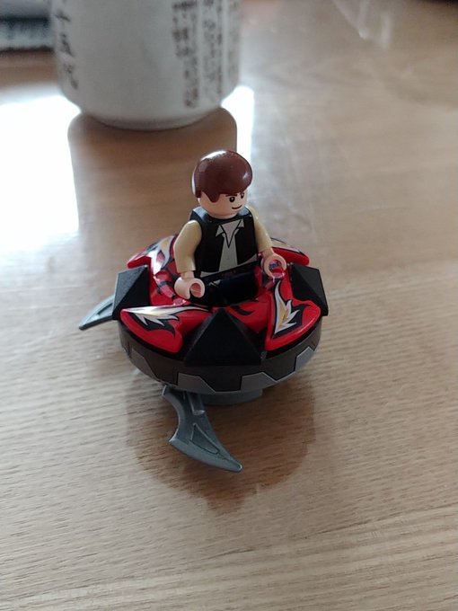 今レゴで遊んでる世代の子供たちは、レゴニンジャゴーが元はコマのおもちゃだったってこと知ってんのかなぁ 今レゴで遊んでる世代の子供たちは、レゴニンジャゴーが元はコマのおもちゃだったってこと知ってんのかなぁ
