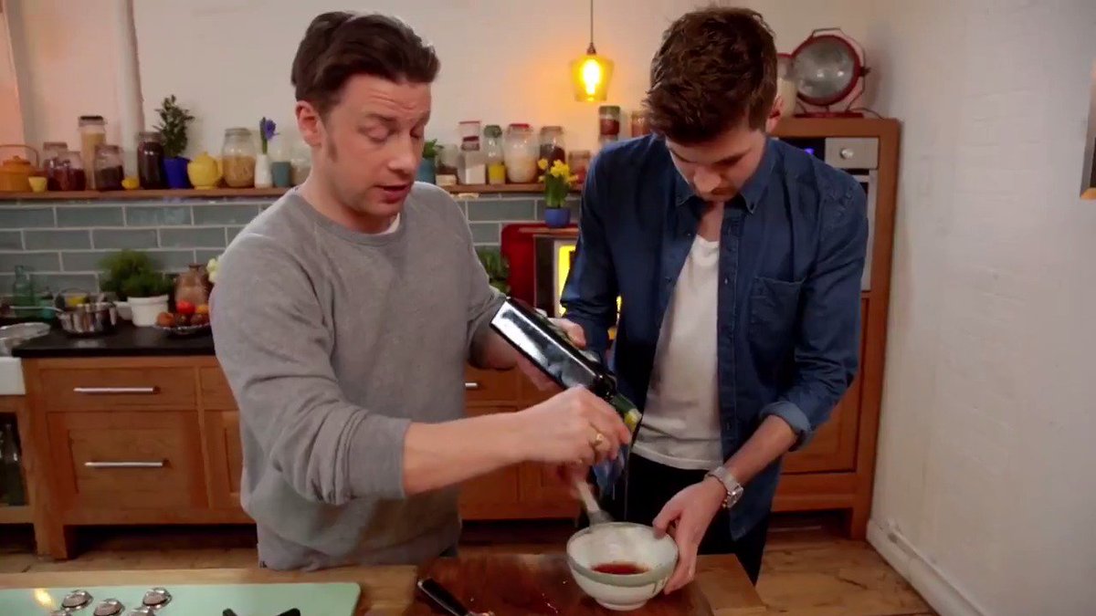 Check out what Jamie and @JimChapman are cooking up...

HINT: It's delicious, nutritious and FULL of flavour. https://t.co/zFbWsiXmJL