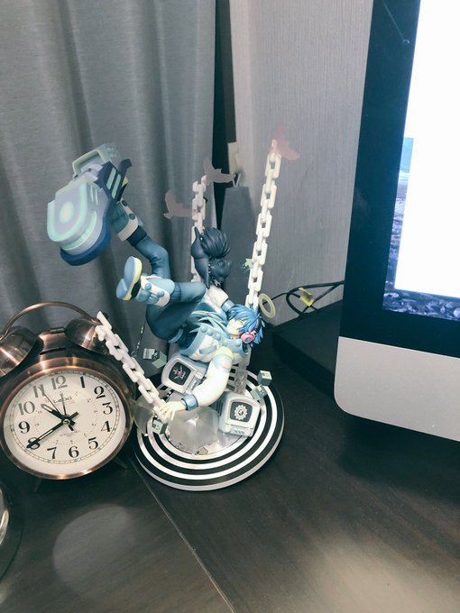 ドラマダのフィギュアは傘の部分が折れちゃったのでとりあえず下に置いてあるのよね。 ドラマダのフィギュアは傘の部分が折れちゃったのでとりあえず下に置いてあるのよね。