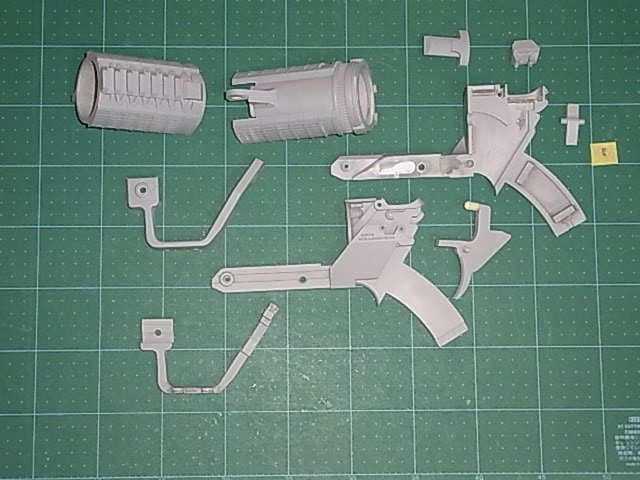 爆散拳銃TYPE-K3Dプリントが上がったので大修正をかけました複製したときの強度不足を補い収縮したときのクリアランスを 爆散拳銃TYPE-K3Dプリントが上がったので大修正をかけました複製したときの強度不足を補い収縮したときのクリアランスを