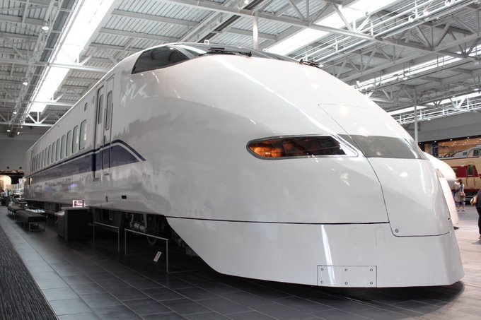 とりあえずRAILWARSの世界ではこの顔の新幹線は生まれませんでした。 とりあえずRAILWARSの世界ではこの顔の新幹線は生まれませんでした。