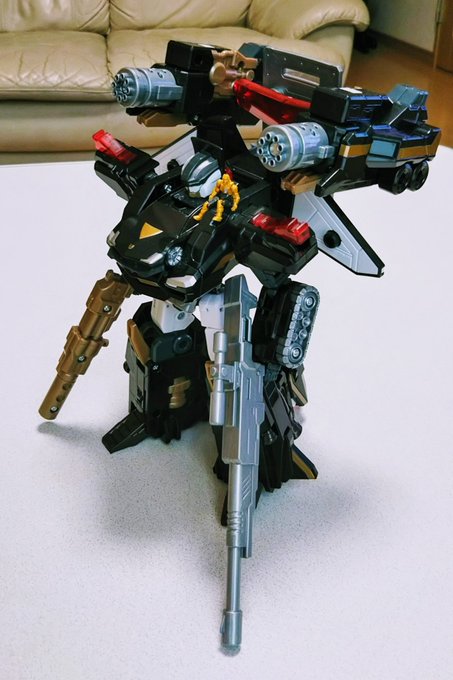 繊細なダイアクロンで遊んでるとガシガシいじれるものも欲しくなる以前ネットで見た時から #特別機動隊セット のこの全合体が 繊細なダイアクロンで遊んでるとガシガシいじれるものも欲しくなる以前ネットで見た時から #特別機動隊セット のこの全合体が