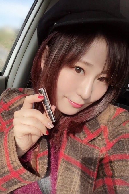 お正月にヘビロテしていた #めぐちぃりっぷ オペラ リップティント11 コズミックピンク青みピンクにラメが入っているので お正月にヘビロテしていた #めぐちぃりっぷ オペラ リップティント11 コズミックピンク青みピンクにラメが入っているので