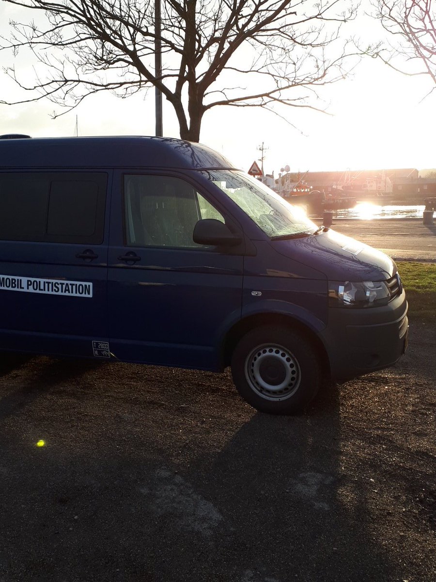 Den mobile politistation holder i dag på parkeringspladsen foran Super brugsen. Vi kan træffes indtil kl 1400. https://t.co/QzUS2LHSo8