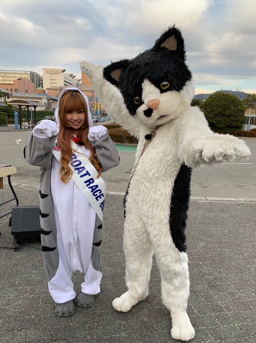 ねこねこフェスティバルの総合司会の宇宙系シンガー フランチェスカさんです!当日は司会だけじゃなく、ライブパフォーマンスも ねこねこフェスティバルの総合司会の宇宙系シンガー フランチェスカさんです!当日は司会だけじゃなく、ライブパフォーマンスも