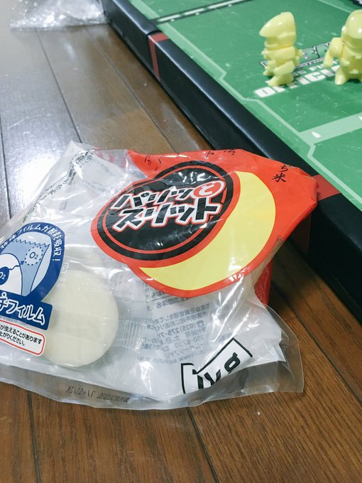 明日の景品探そうとビーダマンの箱ガサゴソしてたら餅が出てきたwなんでw 明日の景品探そうとビーダマンの箱ガサゴソしてたら餅が出てきたwなんでw