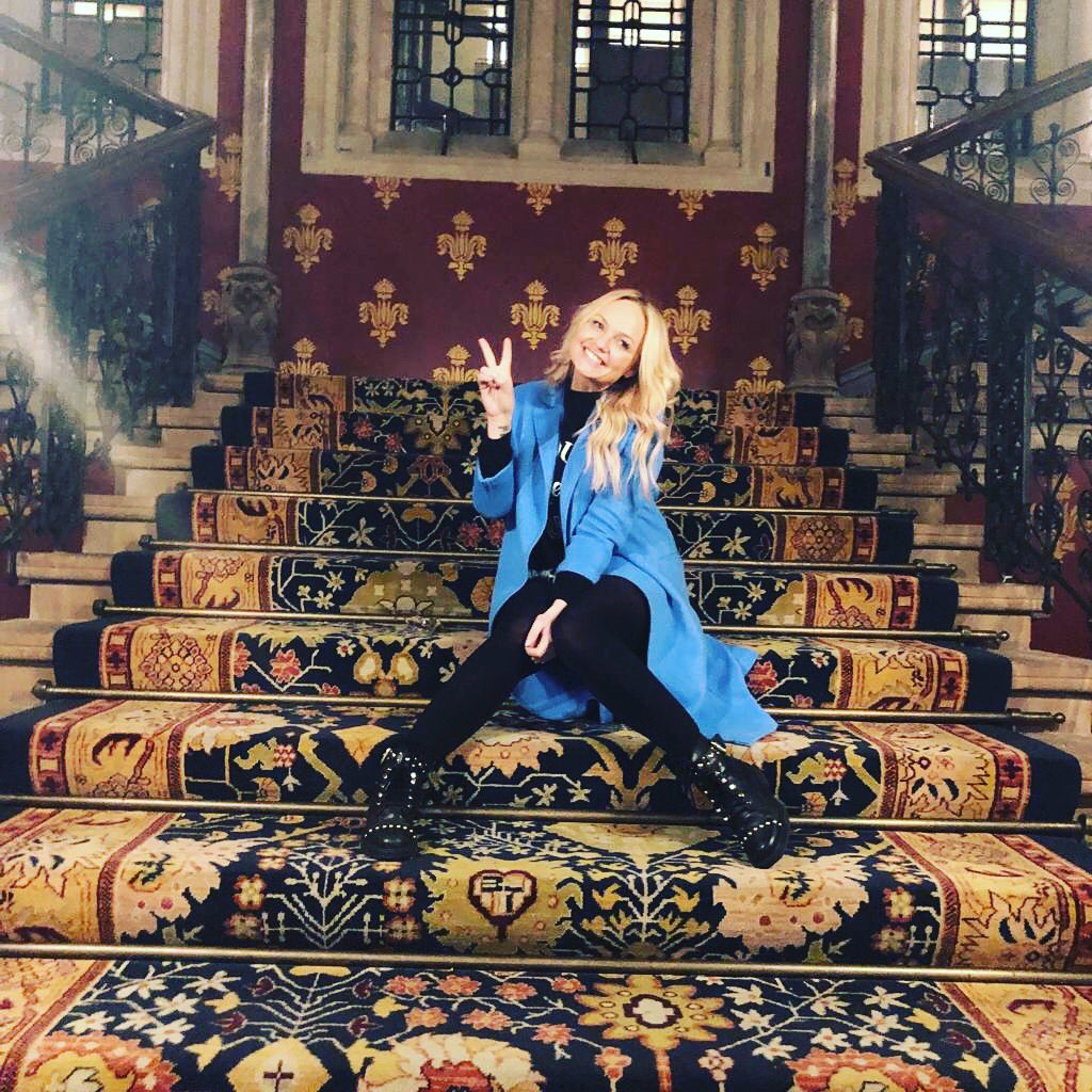 Visited a special place today with my babies! We danced on the stairs!! wannabe #memories https://t.co/D8WU2HPOb5