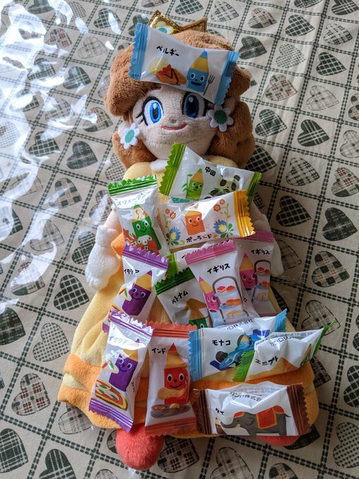 おまけヘタリアで実装されている国の数だけデイジー姫に飴を乗せていく謎ゲー #ぬい撮り おまけヘタリアで実装されている国の数だけデイジー姫に飴を乗せていく謎ゲー #ぬい撮り