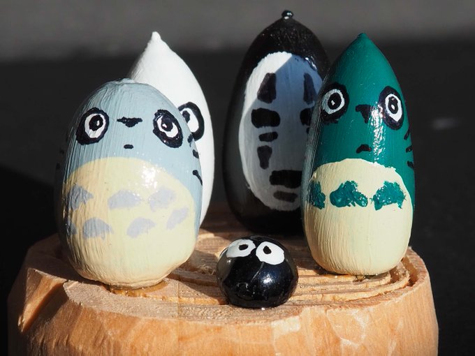 どんぐりトトロ材料:どんぐり大きさ:約0.5cm(まっくろくろすけ)~3.0cm(カオナシ)2019年1月3日の作品公園 どんぐりトトロ材料:どんぐり大きさ:約0.5cm(まっくろくろすけ)~3.0cm(カオナシ)2019年1月3日の作品公園