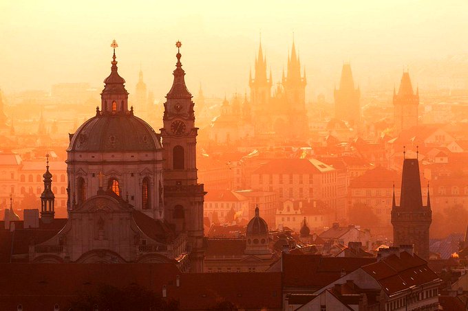 💛 Sunset 💛チェコ プラハPrague, Czech Republic. Photo by Two Drifte 💛 Sunset 💛チェコ プラハPrague, Czech Republic. Photo by Two Drifte