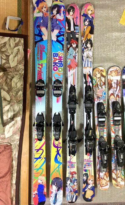 大阪から3名で初日のみ参加します砂湯くっしーですスキーは昨シーズンから仕様変更せずのままのSHIROBAKO板2枚で、車 大阪から3名で初日のみ参加します砂湯くっしーですスキーは昨シーズンから仕様変更せずのままのSHIROBAKO板2枚で、車