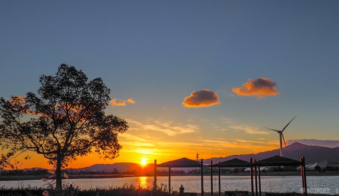 実は…2日前に烏丸半島の夕焼けを撮りに行って来ました。かなり綺麗に撮れたので別の機会に紹介しようと思っていましたが、来週 実は…2日前に烏丸半島の夕焼けを撮りに行って来ました。かなり綺麗に撮れたので別の機会に紹介しようと思っていましたが、来週
