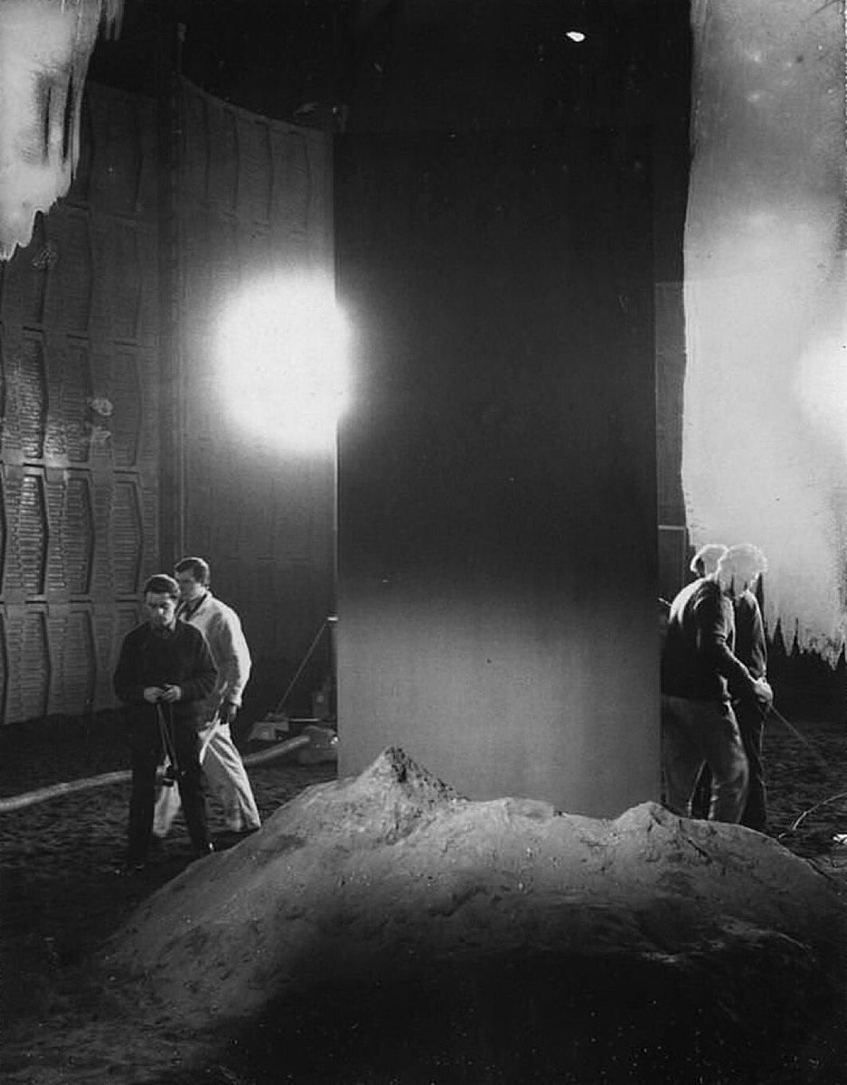 RT @RealEOC: Monolith on the set of 2001: A Space Odyssey https://t.co/nrF8JrySdA