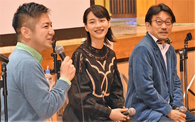 映画「この世界の片隅に」を語るのんさん(中央)=16日、大宜味村#のん #能年玲奈 #この世界の片隅に #いくつもの片隅 映画「この世界の片隅に」を語るのんさん(中央)=16日、大宜味村#のん #能年玲奈 #この世界の片隅に #いくつもの片隅