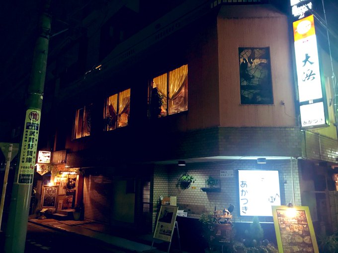 昨夜訪問させて頂いた『オカルティックナイン』の聖地『BLOOMOON』の店内の様子(*´ω`*)うーん、素敵すぎる……☺ 昨夜訪問させて頂いた『オカルティックナイン』の聖地『BLOOMOON』の店内の様子(*´ω`*)うーん、素敵すぎる……☺
