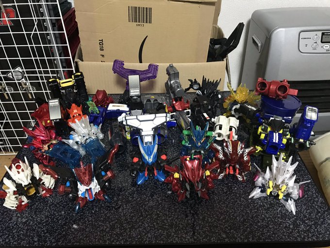 パーツ組み立て終わりましたこちらがとりあえずビーダマンとしての機能が残っていた人達ですなるべく本来の形で組み上げたかった パーツ組み立て終わりましたこちらがとりあえずビーダマンとしての機能が残っていた人達ですなるべく本来の形で組み上げたかった