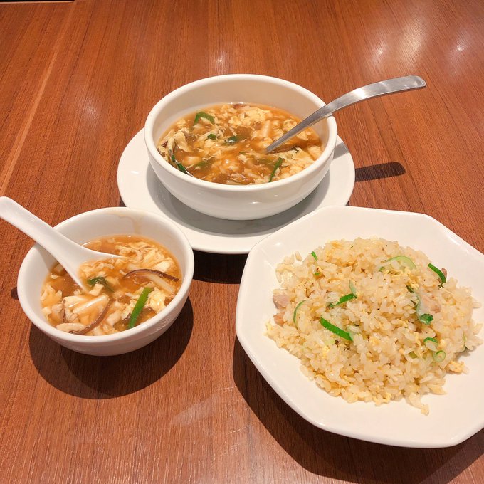ワカコ酒の影響?で昨日は中華屋で餃子と半チャーハンとサンラータンスープを食べてきた。 ワカコ酒の影響?で昨日は中華屋で餃子と半チャーハンとサンラータンスープを食べてきた。