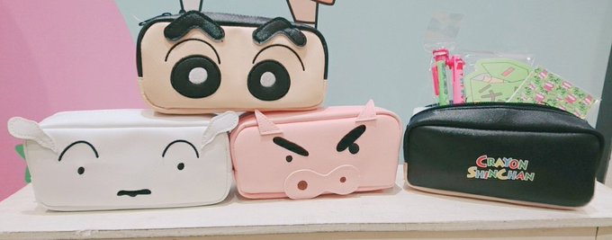 今日も明るくオープンしております☆しんちゃん達の顔がドアップ!?のペンポーチが新入荷しております♪収納性抜群でたくさん入 今日も明るくオープンしております☆しんちゃん達の顔がドアップ!?のペンポーチが新入荷しております♪収納性抜群でたくさん入