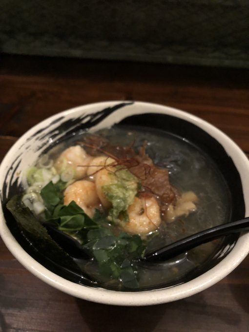 麺場ハマトラの海老塩鶏そば。麺が黒いのは面白いよね。美味しいは美味しいけどジャンクな味、ラーメン自体ジャンクとかいう戯言 麺場ハマトラの海老塩鶏そば。麺が黒いのは面白いよね。美味しいは美味しいけどジャンクな味、ラーメン自体ジャンクとかいう戯言