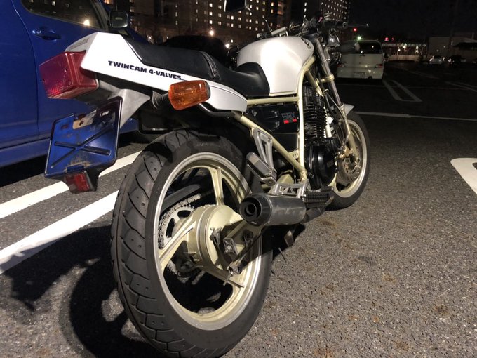 引き渡し完了しました。話した感じすごく良い方でした。SRX400にも乗っていた事があるそうで、この子も直す方向でお考えだ 引き渡し完了しました。話した感じすごく良い方でした。SRX400にも乗っていた事があるそうで、この子も直す方向でお考えだ