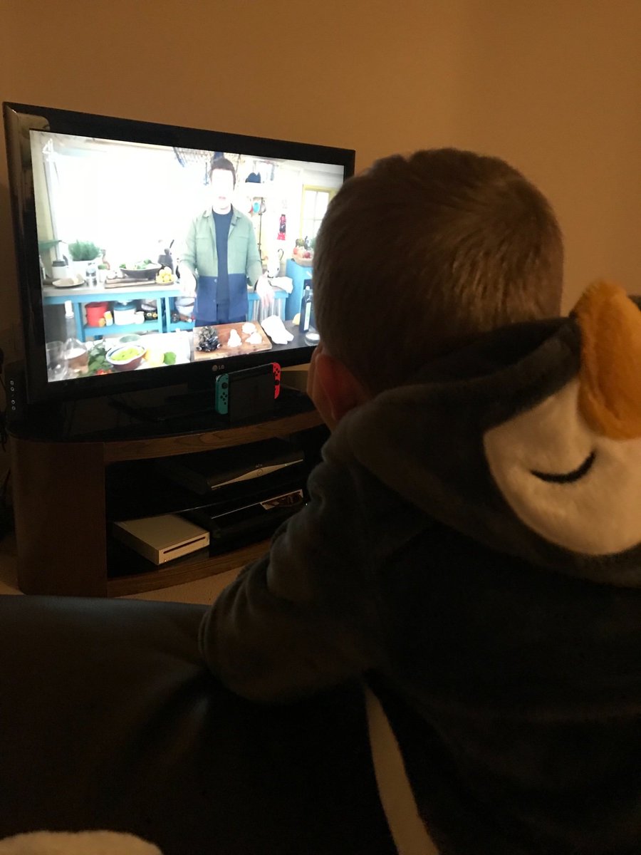 RT @Katmit123: @jamieoliver Highlight of my 7 year olds Friday night watching recipes with Jamie #inspiring https://t.co/WEHn1jaq2a