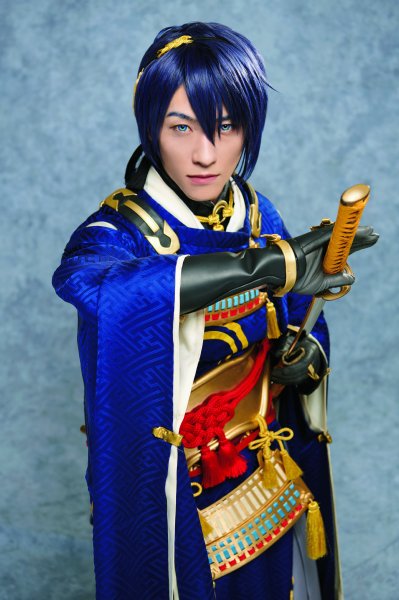 『映画刀剣乱舞』公式本未掲載写真公開、三日月宗近&不動行光映画の公開に合わせて『映画刀剣乱舞 公式フォトブック』(小学館 『映画刀剣乱舞』公式本未掲載写真公開、三日月宗近&不動行光映画の公開に合わせて『映画刀剣乱舞 公式フォトブック』(小学館
