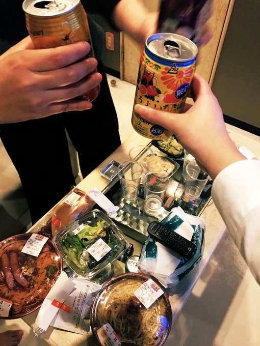 というわけで昨日の晩からOL上映会(合間にドリフターズ)やってます というわけで昨日の晩からOL上映会(合間にドリフターズ)やってます