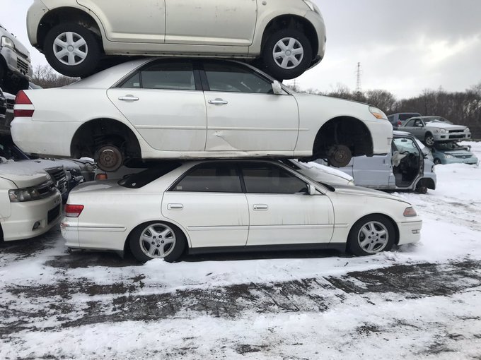 グランデ FOUR レガリア重さで車高が下がっててカッコよく見えるし、ウィンダムのホイールも意外と似合ってる グランデ FOUR レガリア重さで車高が下がっててカッコよく見えるし、ウィンダムのホイールも意外と似合ってる