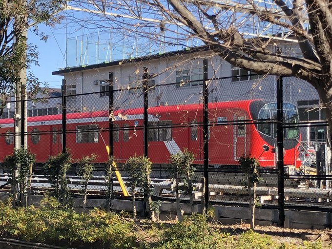 丸ノ内線 2000系 2101F12:45現在、中野富士見町の車庫に止まってます。運番は77、荻窪行の表示です#丸ノ内線 丸ノ内線 2000系 2101F12:45現在、中野富士見町の車庫に止まってます。運番は77、荻窪行の表示です#丸ノ内線