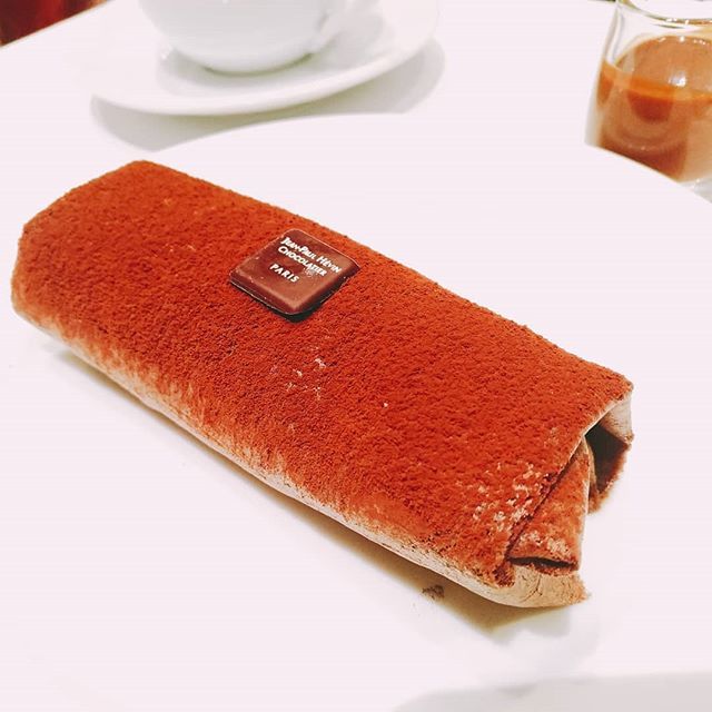 Premium Tiramisu crape.Jean paul hevenのティラミスクレープ。サイズもカロリーもビッ Premium Tiramisu crape.Jean paul hevenのティラミスクレープ。サイズもカロリーもビッ