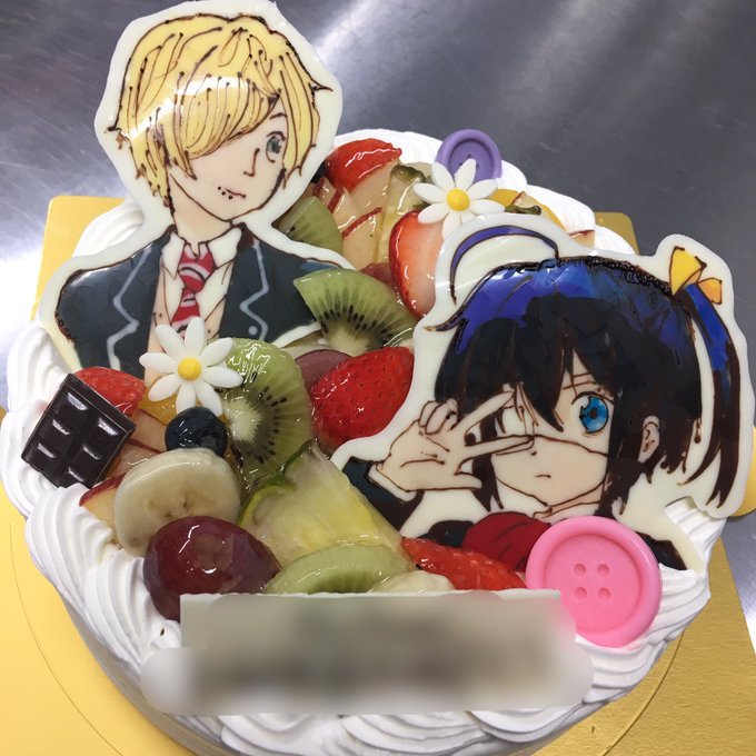 本日の特注ケーキ「中二病でも恋がしたい!」イラストケーキお写真を頂いてゆうたの方をその方の似顔絵に変えました。 本日の特注ケーキ「中二病でも恋がしたい!」イラストケーキお写真を頂いてゆうたの方をその方の似顔絵に変えました。