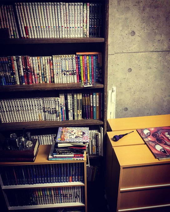 本棚4つ追加。 写りきらなかったけど一階の漫画達。 押入れもぎっしり来週は綺麗に整理するのが目標。 ちなみにハンターハン 本棚4つ追加。 写りきらなかったけど一階の漫画達。 押入れもぎっしり来週は綺麗に整理するのが目標。 ちなみにハンターハン