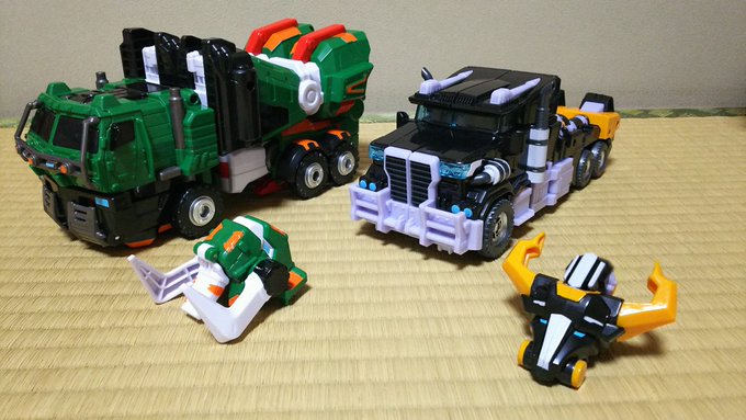 ビッグトレイルとトロル大型車輌から人型に変型する、よくある玩具なんだけど、デザインが非常に俺好みで我慢できずに海外通販し ビッグトレイルとトロル大型車輌から人型に変型する、よくある玩具なんだけど、デザインが非常に俺好みで我慢できずに海外通販し