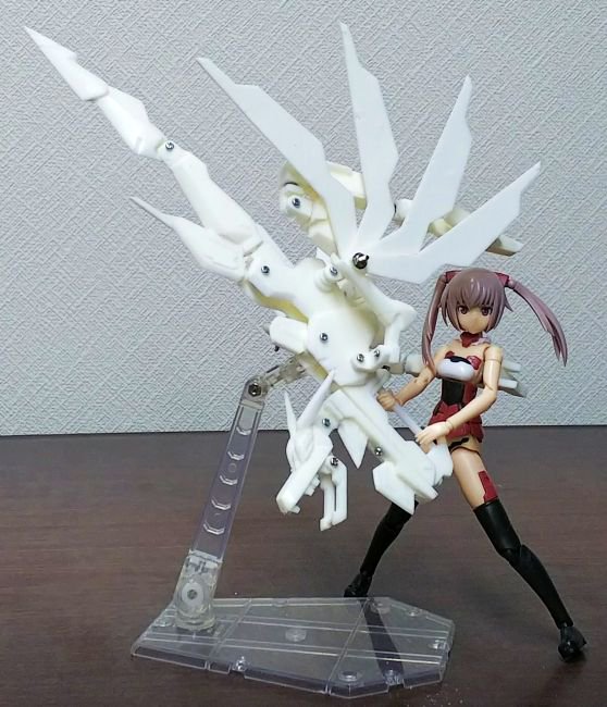 新作ガレキ、取り急ぎ未塗装見本にて。新作「キャリバーギア"X"」、1/12可動フィギュア用の大剣となります。8-27-0 新作ガレキ、取り急ぎ未塗装見本にて。新作「キャリバーギア"X"」、1/12可動フィギュア用の大剣となります。8-27-0