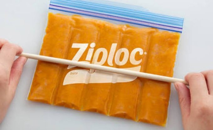 離乳食のフリージングでジップロックに入れて箸で折れ目を作るやり方、上手くいった人居ます🙋?どうしても偏ったり折れ目が消え 離乳食のフリージングでジップロックに入れて箸で折れ目を作るやり方、上手くいった人居ます🙋?どうしても偏ったり折れ目が消え