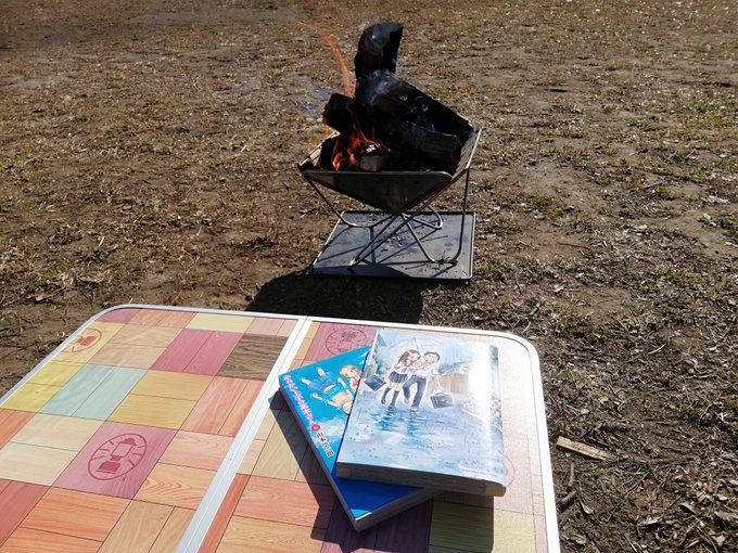 焚き火しながら、高木さん1巻から読書中。今日の外は風もなく暖かいですね。#焚き火 #キャンプ#からかい上手の高木さん 焚き火しながら、高木さん1巻から読書中。今日の外は風もなく暖かいですね。#焚き火 #キャンプ#からかい上手の高木さん