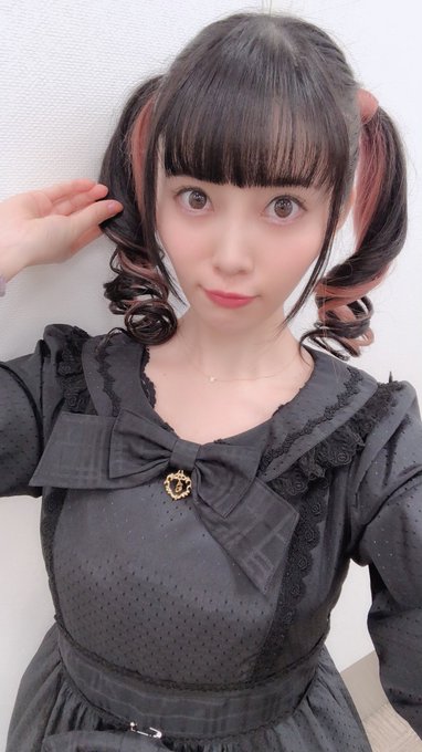 ゆりねに寄せてゴスロリ衣装✨✨ゴスロリで漆黒デカダンス歌えて楽しかったな☺︎いかがでしたか〜〜??2期ではドSなゆりねを ゆりねに寄せてゴスロリ衣装✨✨ゴスロリで漆黒デカダンス歌えて楽しかったな☺︎いかがでしたか〜〜??2期ではドSなゆりねを