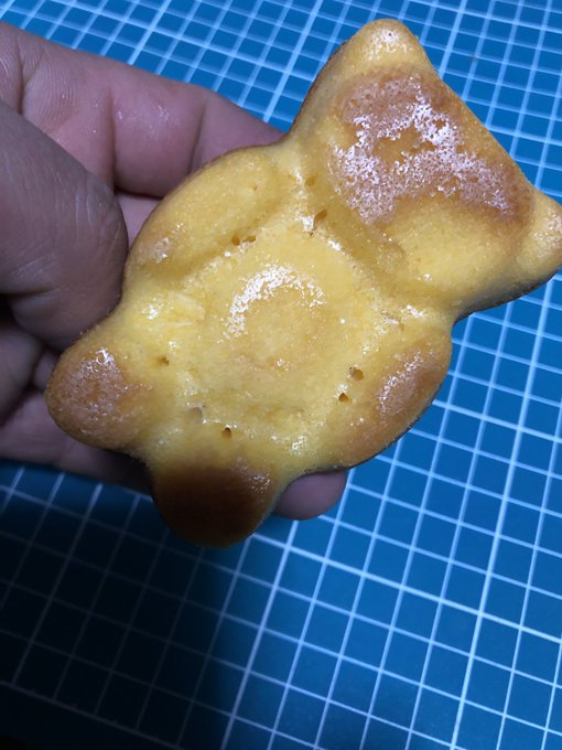 くろてんさんから頂いたウルソン の焼き菓子食べたよw(SHIROBAKO劇中にも出てきたお菓子)開封した瞬間、蜂蜜のあま くろてんさんから頂いたウルソン の焼き菓子食べたよw(SHIROBAKO劇中にも出てきたお菓子)開封した瞬間、蜂蜜のあま