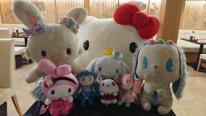 はろうきてぃ茶寮にいる大きなキティ様とみんなをパシャリ♪(―ω―*)ノ#はろうきてぃ茶寮 #つれてってサフィー #ルビー はろうきてぃ茶寮にいる大きなキティ様とみんなをパシャリ♪(―ω―*)ノ#はろうきてぃ茶寮 #つれてってサフィー #ルビー