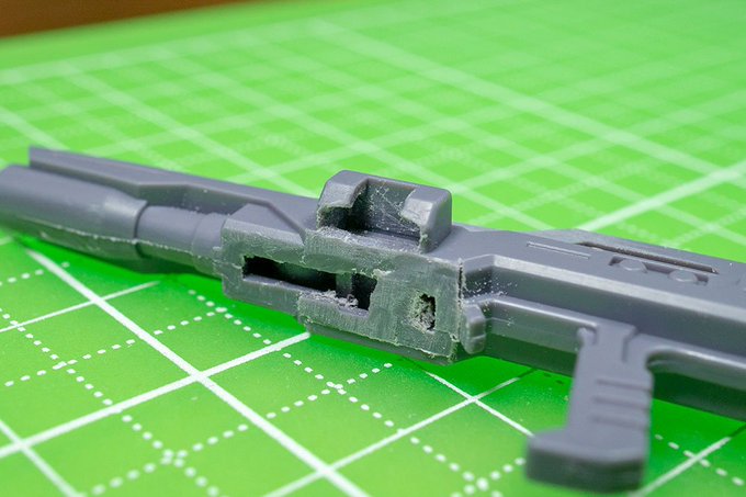 おはようございます(^^)相変わらず、マーク2(ティターンズ仕様)の武器をチマチマ作ってます。ビームライフル、取っ手を後 おはようございます(^^)相変わらず、マーク2(ティターンズ仕様)の武器をチマチマ作ってます。ビームライフル、取っ手を後