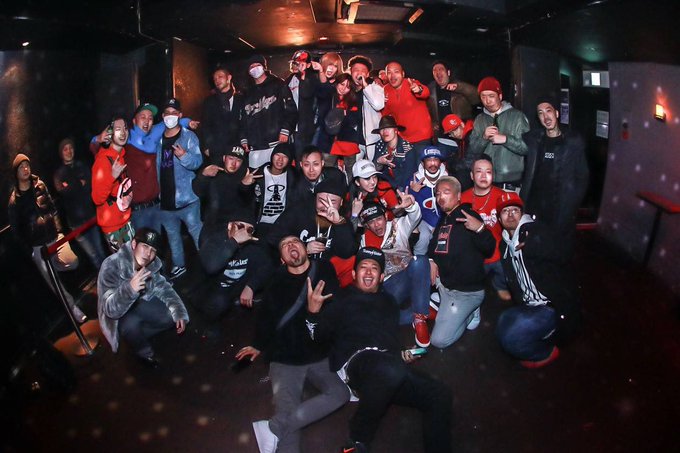 昨日は風邪ぶり返し&ぎっくり腰で完全にダウンしてました💀出演者及びRlounge stff&お客さん 本 昨日は風邪ぶり返し&ぎっくり腰で完全にダウンしてました💀出演者及びRlounge stff&お客さん 本