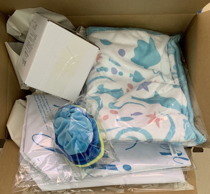 オタク君なので家に凪あすのグッズが届いて興奮と感動で泣き崩れてます オタク君なので家に凪あすのグッズが届いて興奮と感動で泣き崩れてます